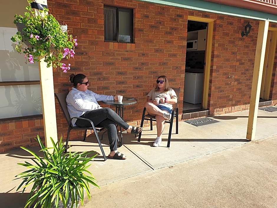 The Finley Palm Motor Inn