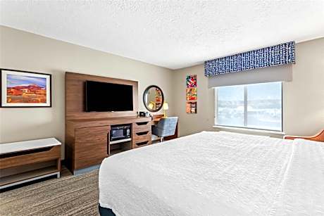 1 King Bed Nonsmoking