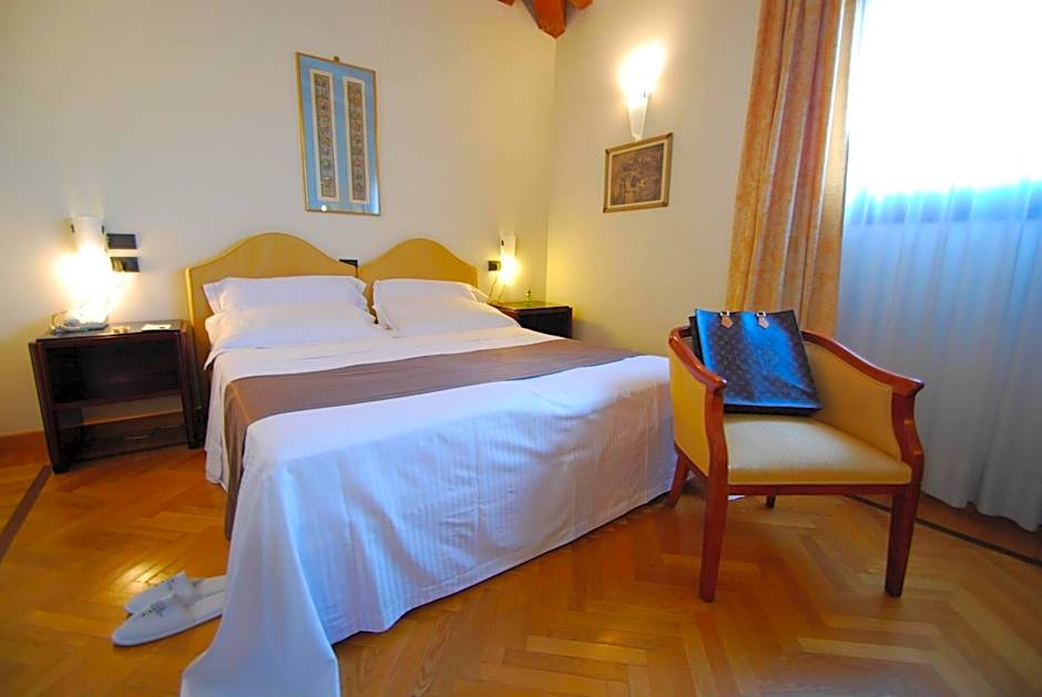 Hotel Alla Rocca Conference & Restaurant