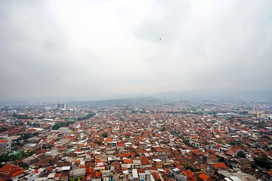 Gateway Apartment Cicadas by DB Property by ZUZU