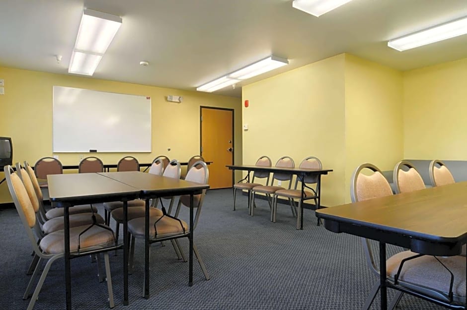 Microtel Inn & Suites Huntsville