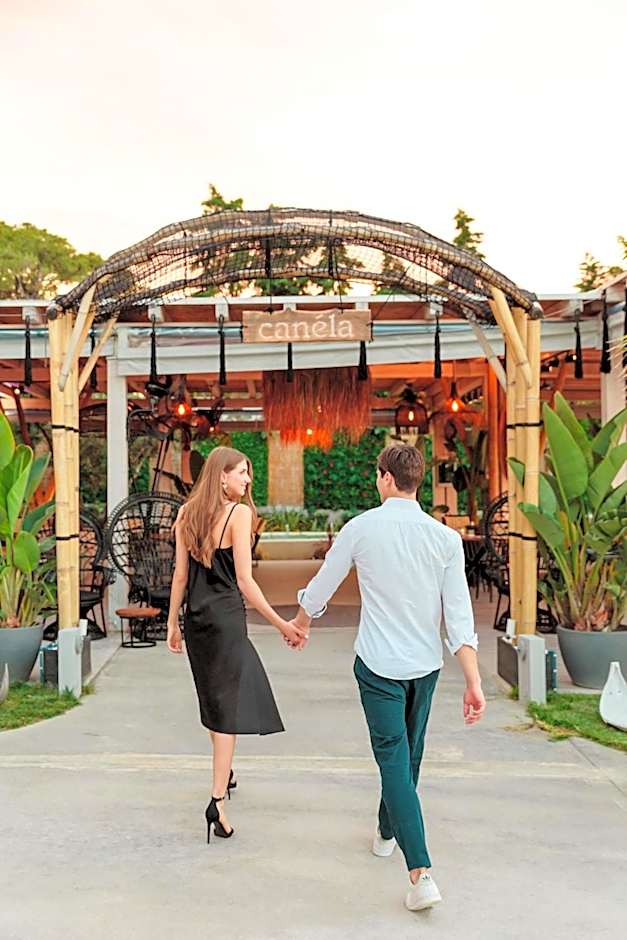 Blue Carpet Luxury Suites