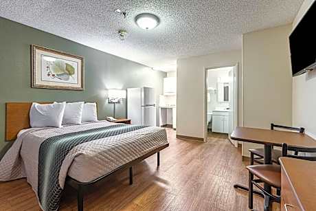 ADA Accessible Studio 1 Queen Bed Non-Smoking