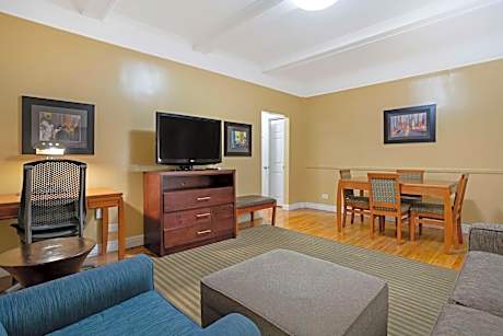 Apartment with One King and One Queen Bed