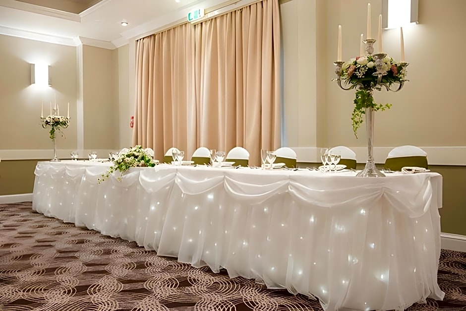 Holiday Inn Cardiff - North M4 By IHG