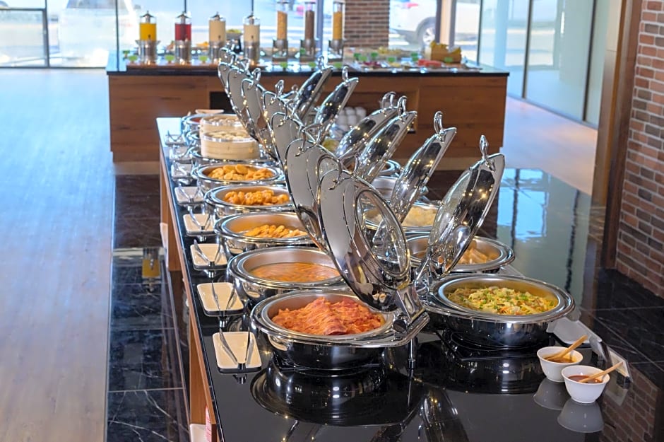 JANDA Golden Tulip Hotel