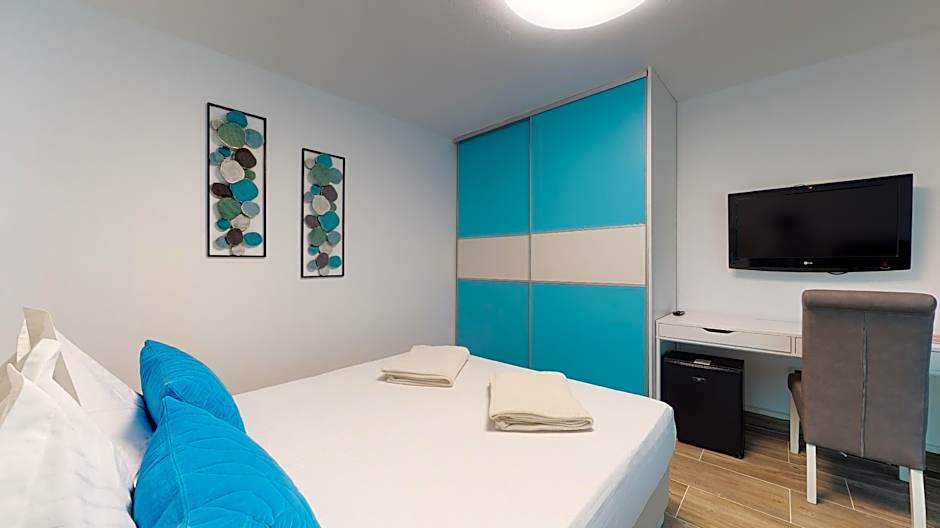 Photo 1 of 9 of Triple Room