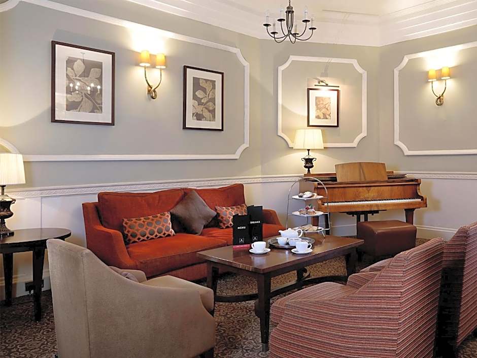 Macdonald New Blossoms Hotel