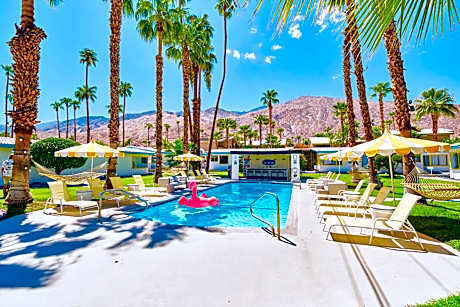 A PLACE IN THE SUN Garden Hotel - Big Units with Privacy Gardens & Heated Pool & Spa in 1 Acre Park Prime Location, PET Friendly
