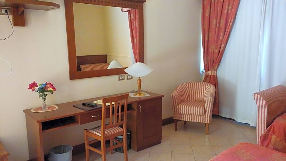 Photo 1 of 2 of 1 Double Bed or 2 Beds