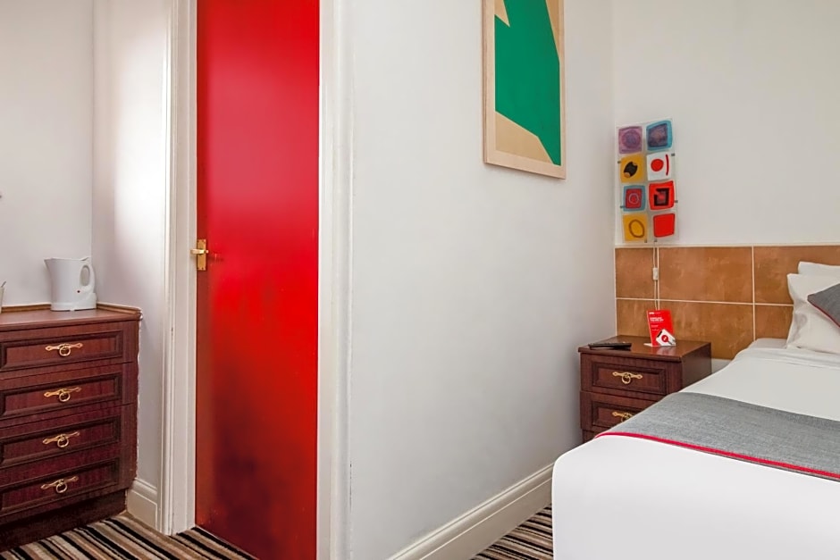 OYO The Contractor Hotel