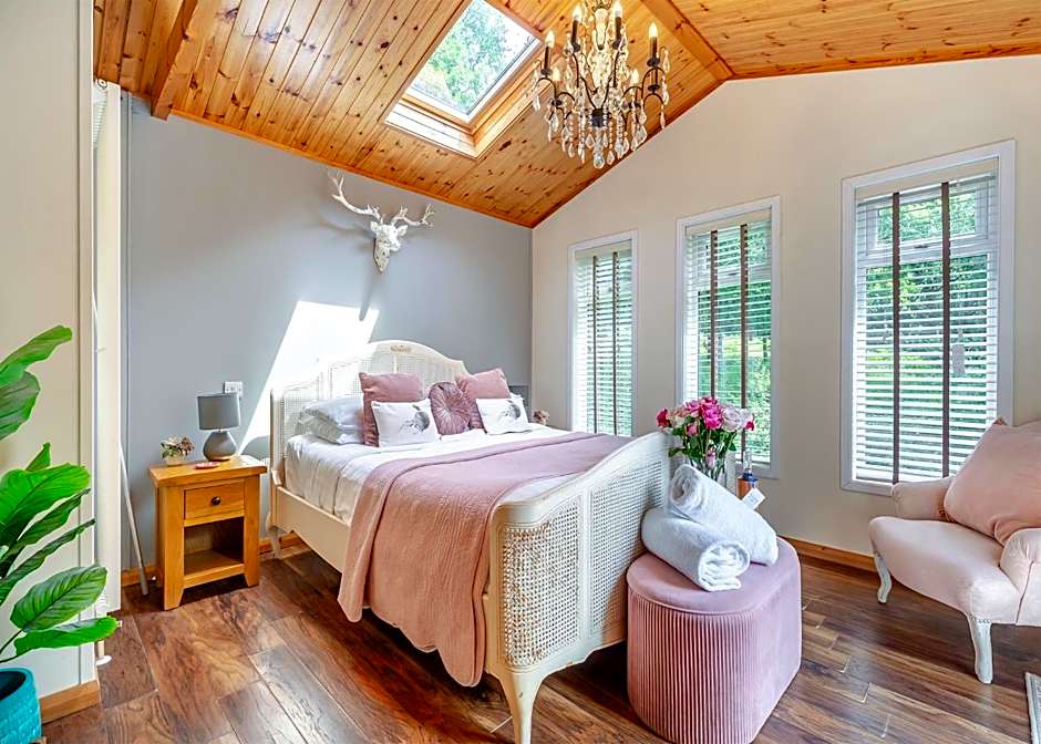 Charlesworth Lodges