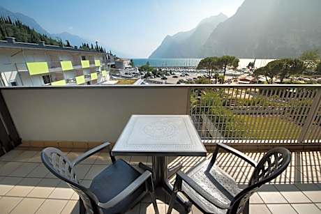 Apartment with Lake View