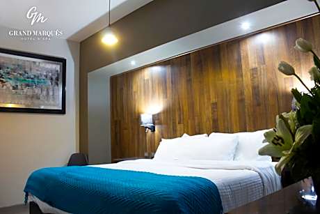 Deluxe Room (2 Adults + 1 Child)