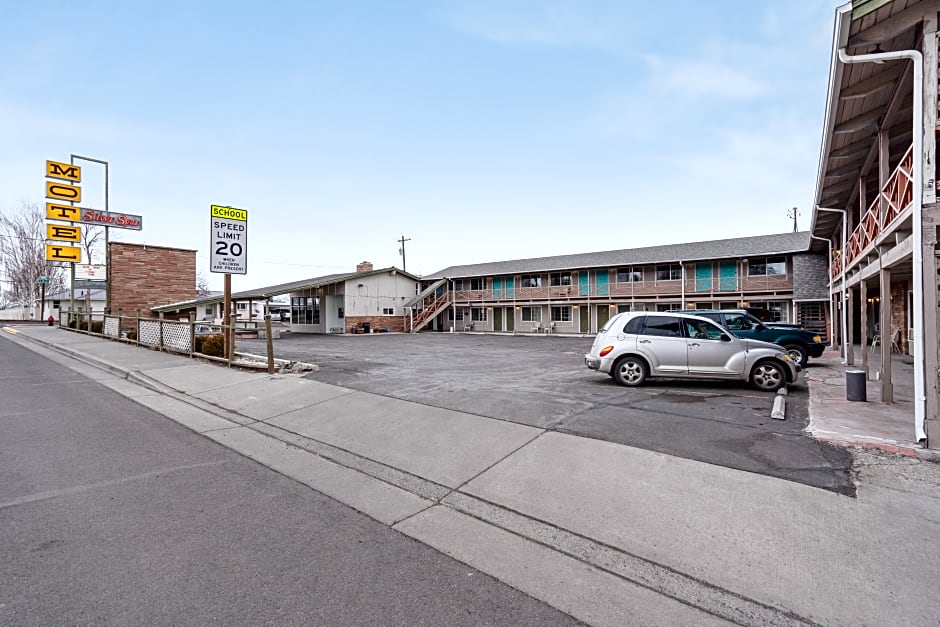 OYO Hotel Burns Hwy 20 OR