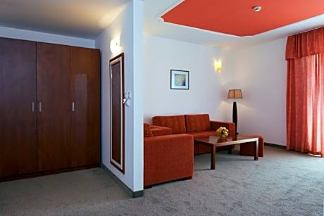 Apartment with Balcony (2 Adults + 2 Children)