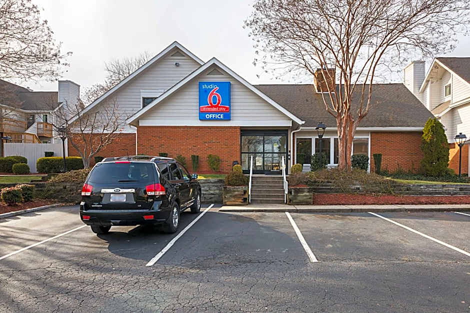 Studio 6-Greensboro, NC