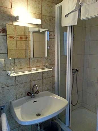 Double Room with Balcony and Lake View