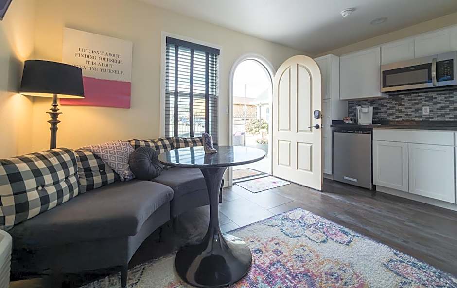 EO Bungalows, Black Hills