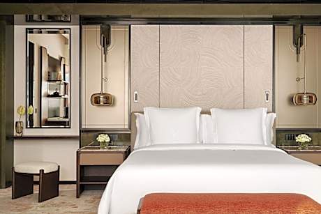 Pearl River View Room With Windowside Bathtub King