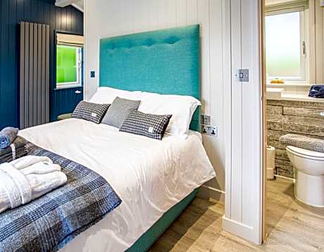 Retreat Lodge 1 Bedroom Hot Tub (no pets)