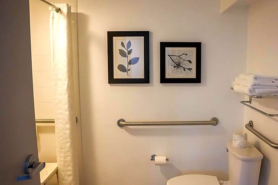 Country Inn & Suites by Radisson, Erie, PA