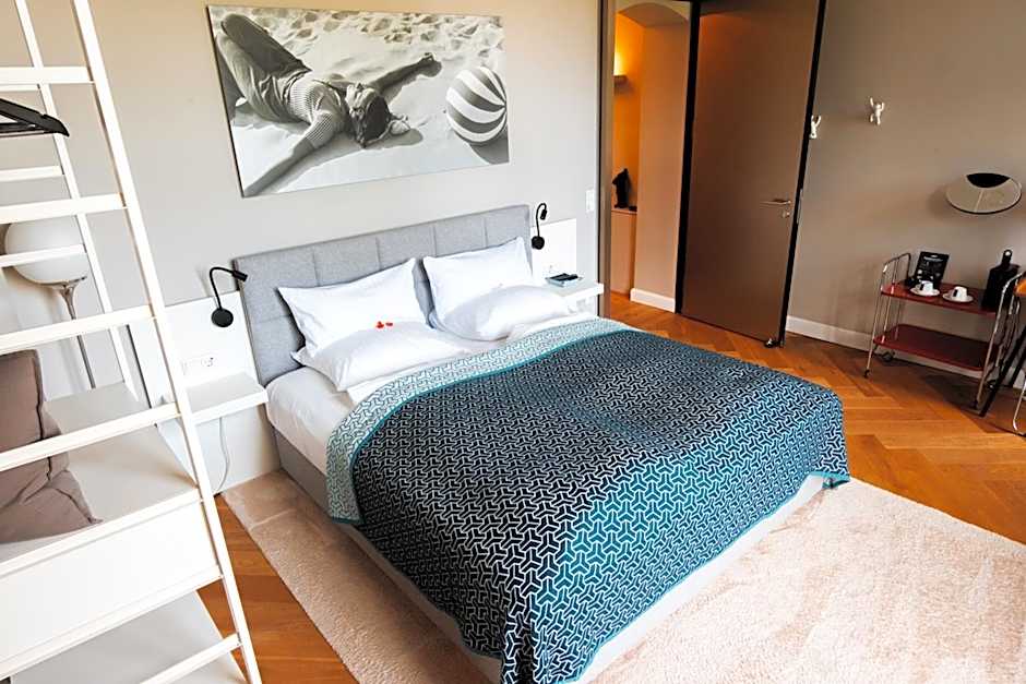 Photo 1 of 8 of Executive Suite