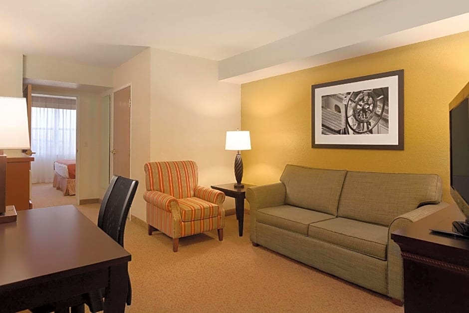 Country Inn & Suites by Radisson, Dundee, MI