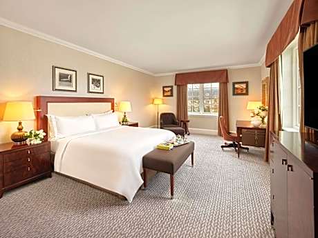 Junior Suite with One King Bed