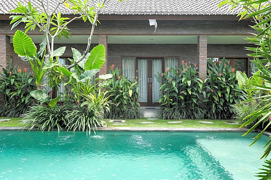The Kumpi Bali by The Lavana