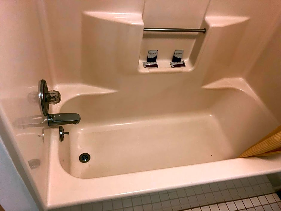 Denison Inn & Suites