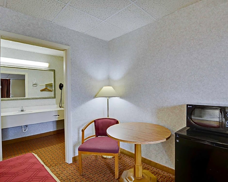 Econo Lodge Wytheville I-77 & I-81
