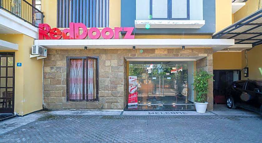 RedDoorz Syariah near Marvell City Mall 2