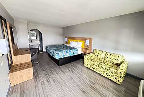 1 King Bed Mobility Accessible Room Roll-In Shower Non-Smoking