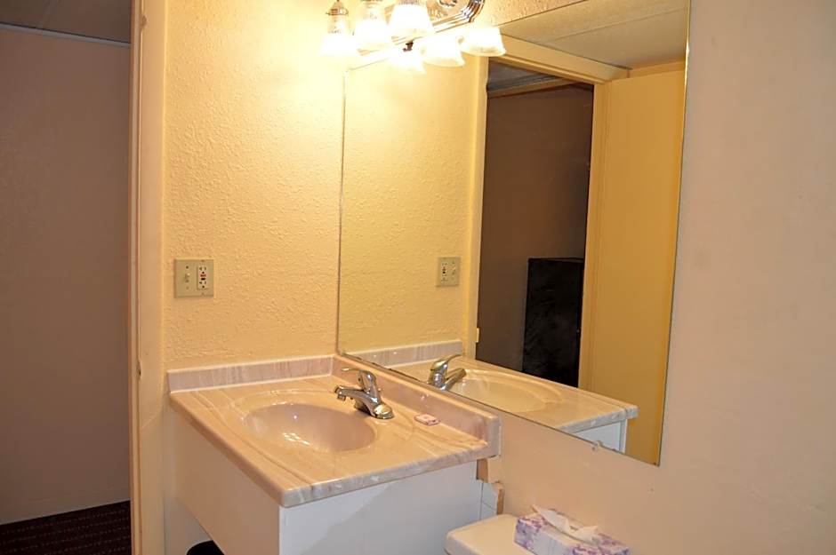 Travelers Inn