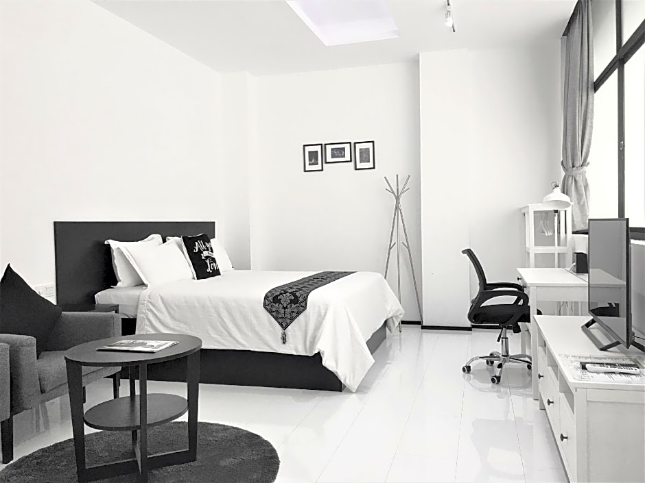 YAMA HOTEL & ROOFTOP BAR