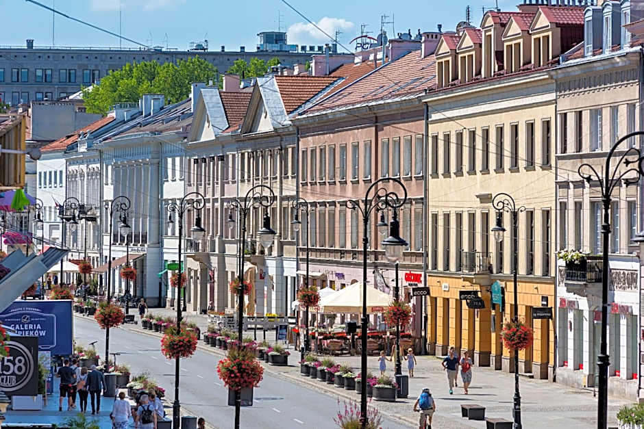 SLEEPWELL NOWY ŚWIAT - entrance from Ordynacka 14St, through the courtyard