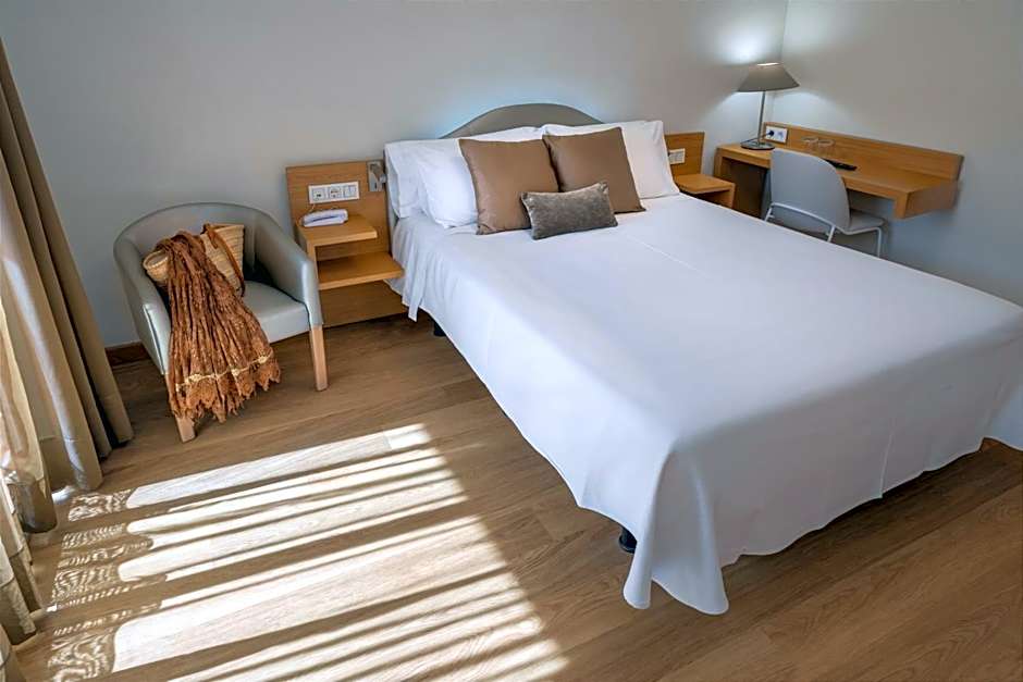 Monica Hotel