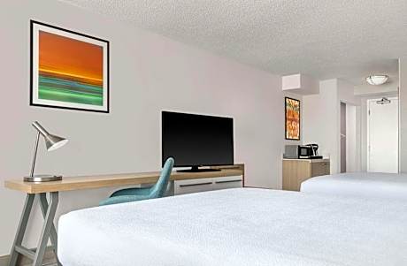 Queen Room with Two Queen Beds - Hearing Access