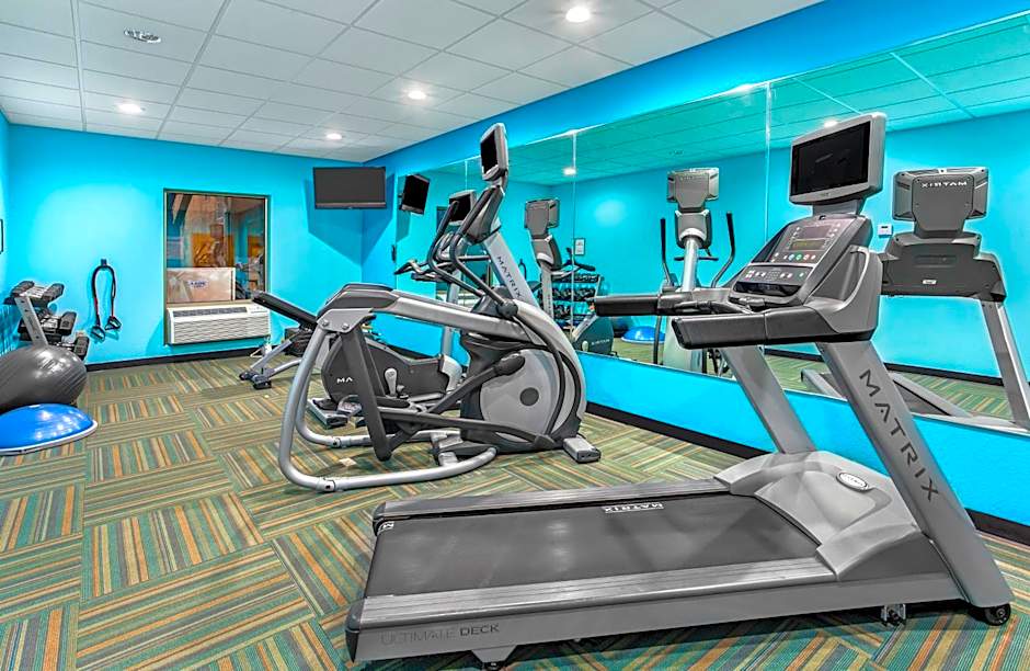 Holiday Inn Express & Suites Morristown By IHG