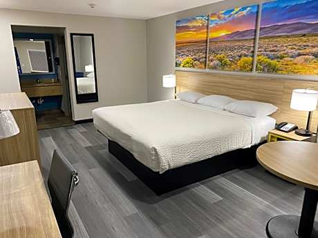 1 King Bed Shower Only Non-Smoking