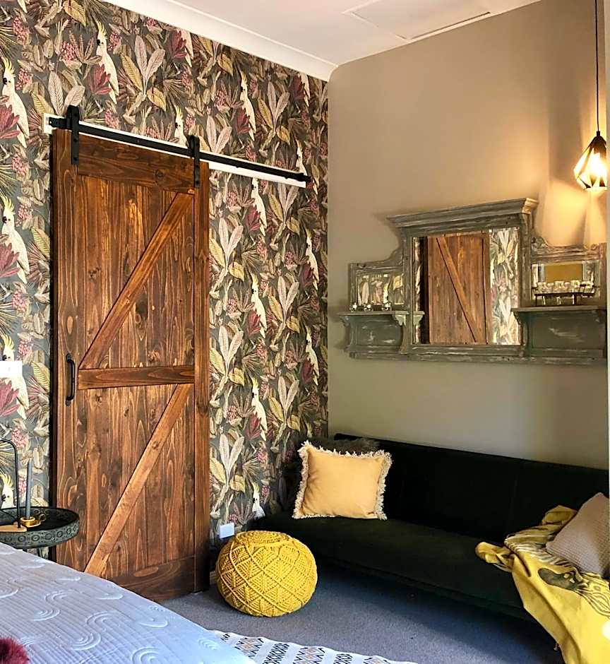 One Bedroom Cottage with Shared Pool