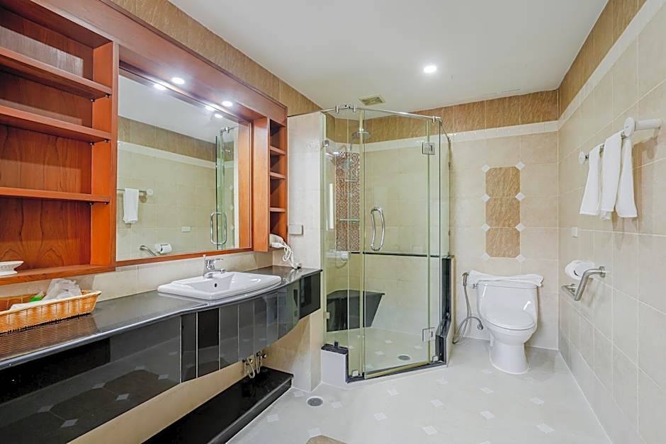 The Whitehouse Condotel