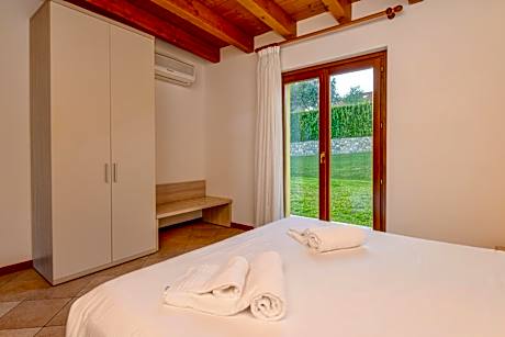 Standard One-Bedroom Apartment with Lake View