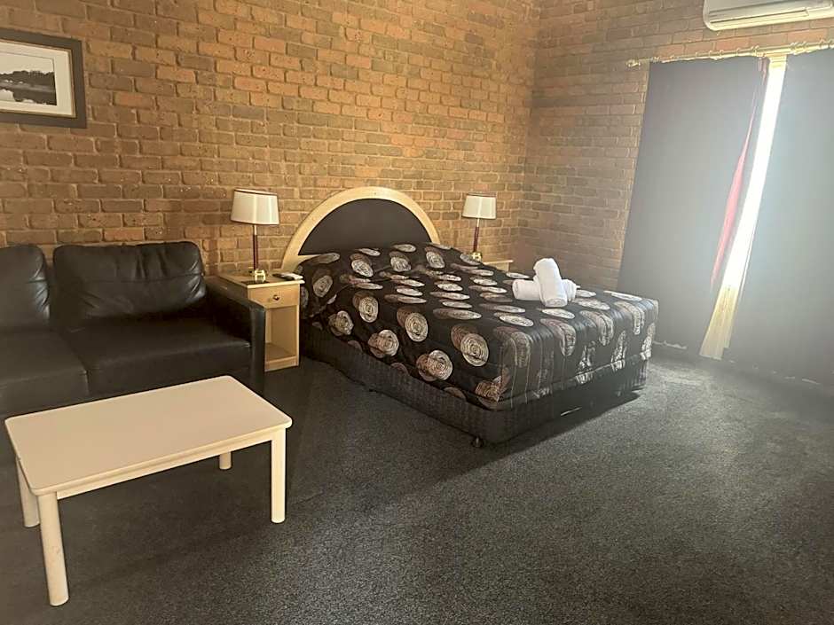 Charles sturt motor inn