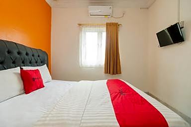 RedDoorz Syariah near Transmart Padang