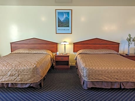 Large Room with 2 Queen Beds