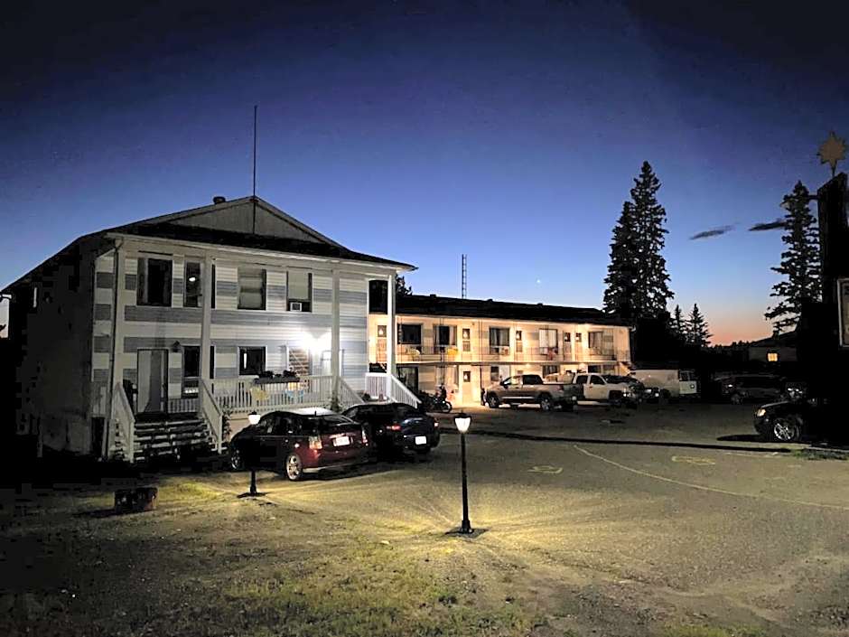 Photo 1 of 33 of Bay Lake Inn - Frontiersman Motel
