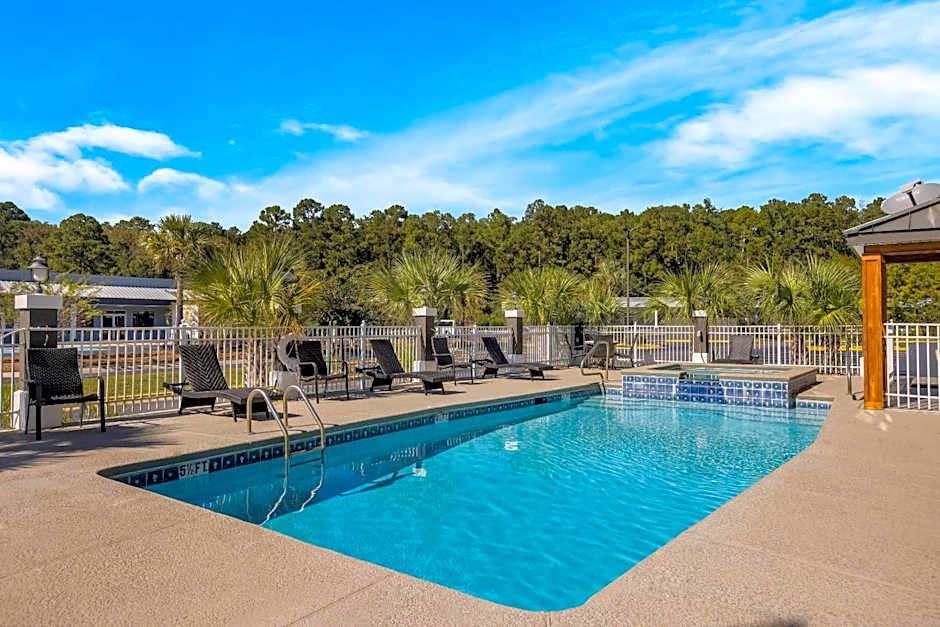 Country Inn & Suites by Radisson, Hinesville, GA
