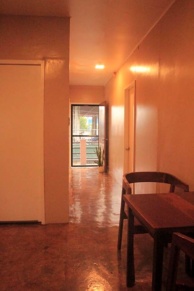 Laguno Hostel and Guest House